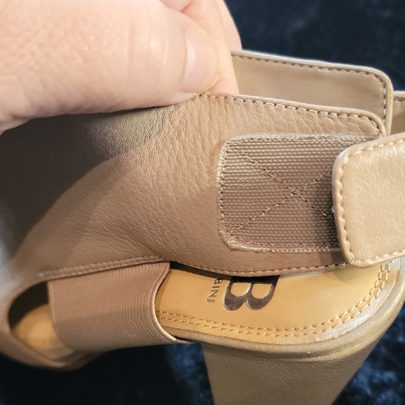 Gianni Bini Women's Leather Beige 4-Inch Heel Peep Toe Sling Back Sandal - Picture 5 of 15